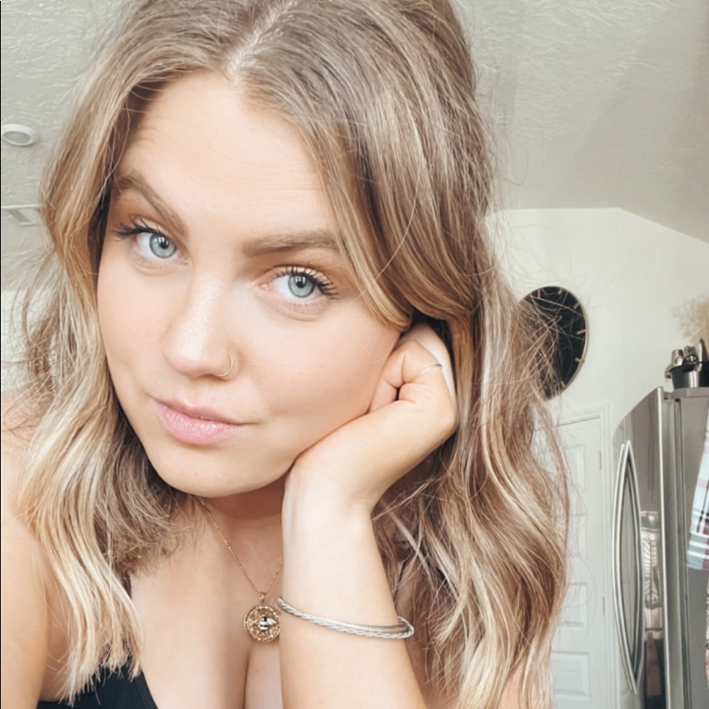 Meet your Posher, Nicole
